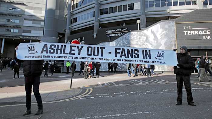 Newcastle fans want owner Mike Ashley out